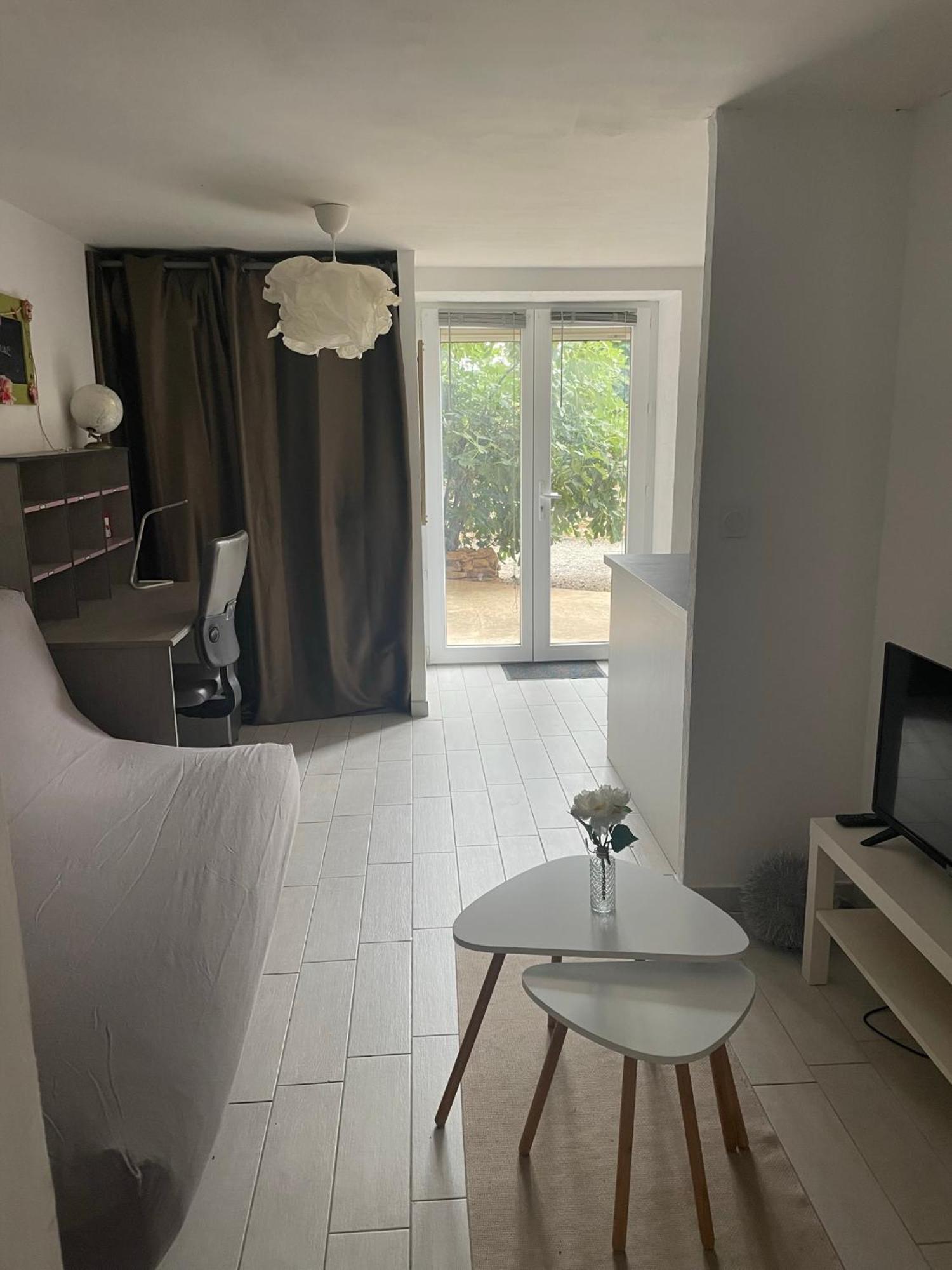 Petit Studio Aux Portes Du Beaujolais Saint-Germain-Nuelles ภายนอก รูปภาพ